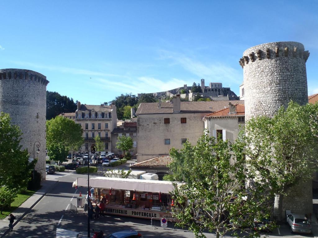 Grand Hotel Du Cours Sisteron Zimmer foto