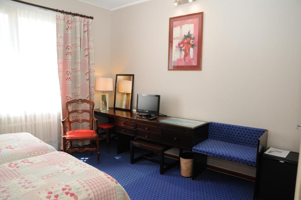Grand Hotel Du Cours Sisteron Zimmer foto